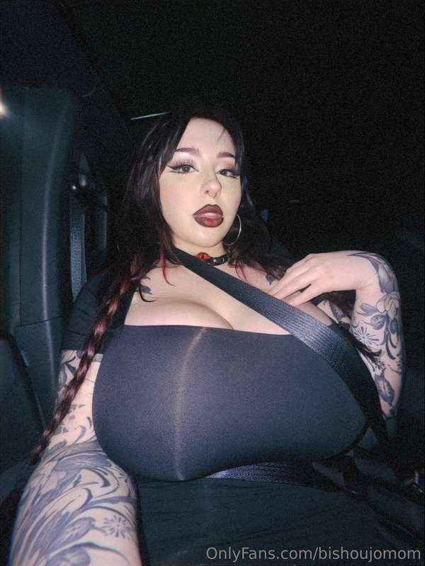 Do I make your girlfriend look flat? 🤭🖤