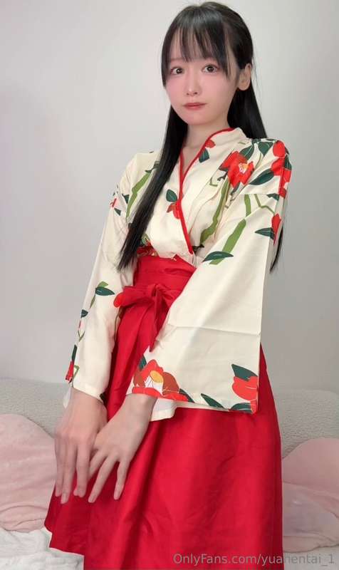 Kimono 👘 💓💓 Brushy vibrators, dildos, and the New one…😍😍 I'l..