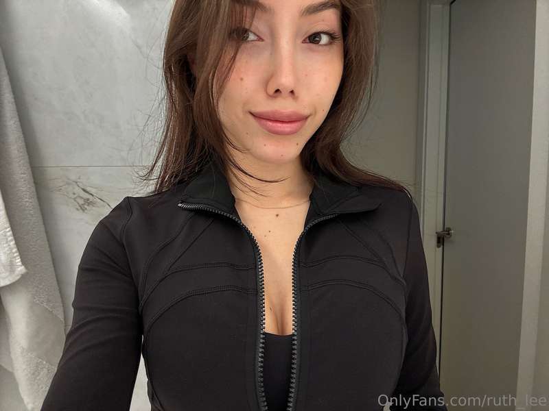 Sunday for pilates day! God this outfit is so sexy and comfo..