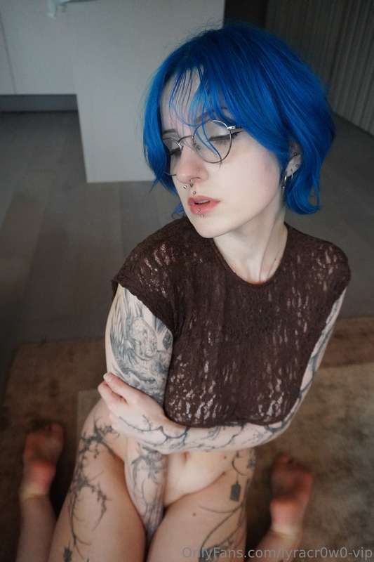 oh you can see through this top? i didn't notice... ;)