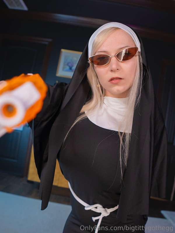 let's see who knows this cosplay 👀 hint: from my favorite an..