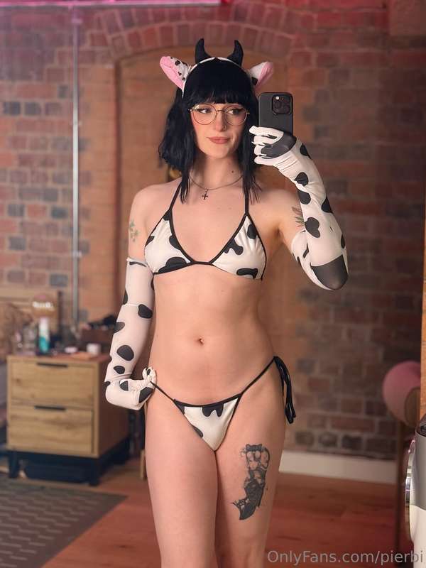 mooo!!! (just some lil cute sfw things + surprise video at e..