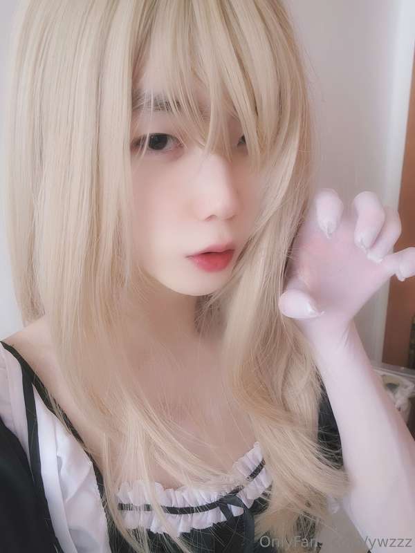 While playing VR, many characters were wearing maid uniforms..