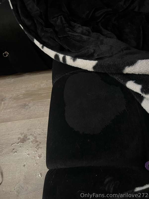 Tip $15 to see me squirt on a big toy 😈💦