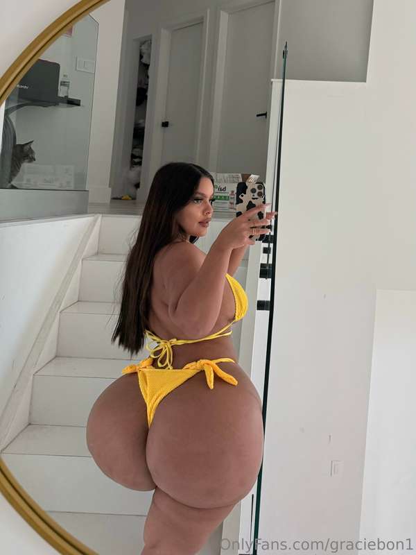 big ass with a big heart🍑 ask me to go out for dinner alread..