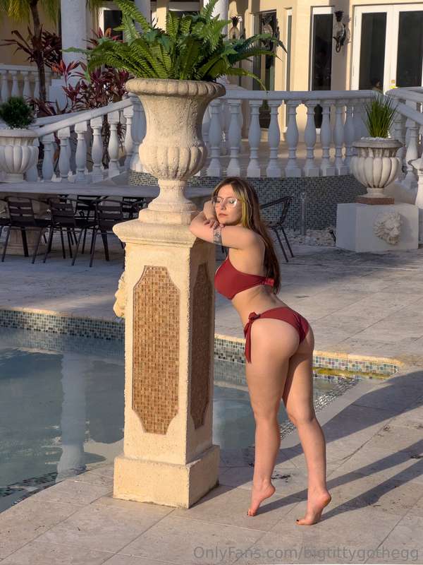 would you eat eggs by the pool??
