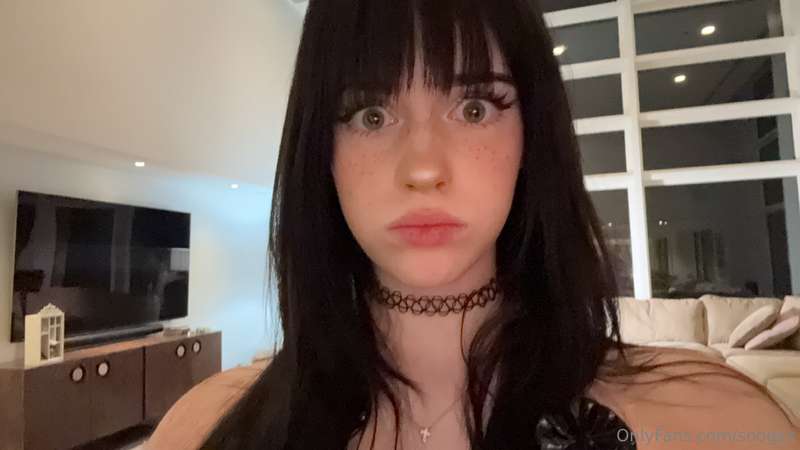 👁️ 👄 👁️ 