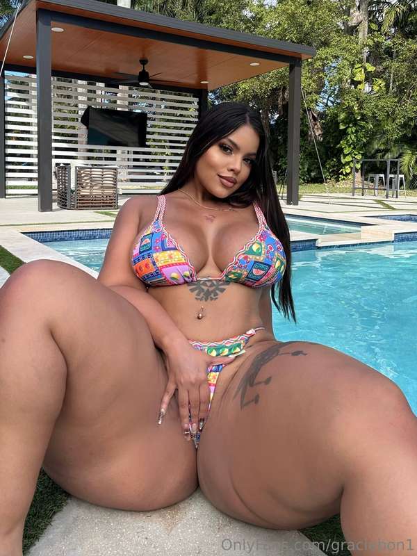  just out here being the hottest thing by the water 😈🔥
